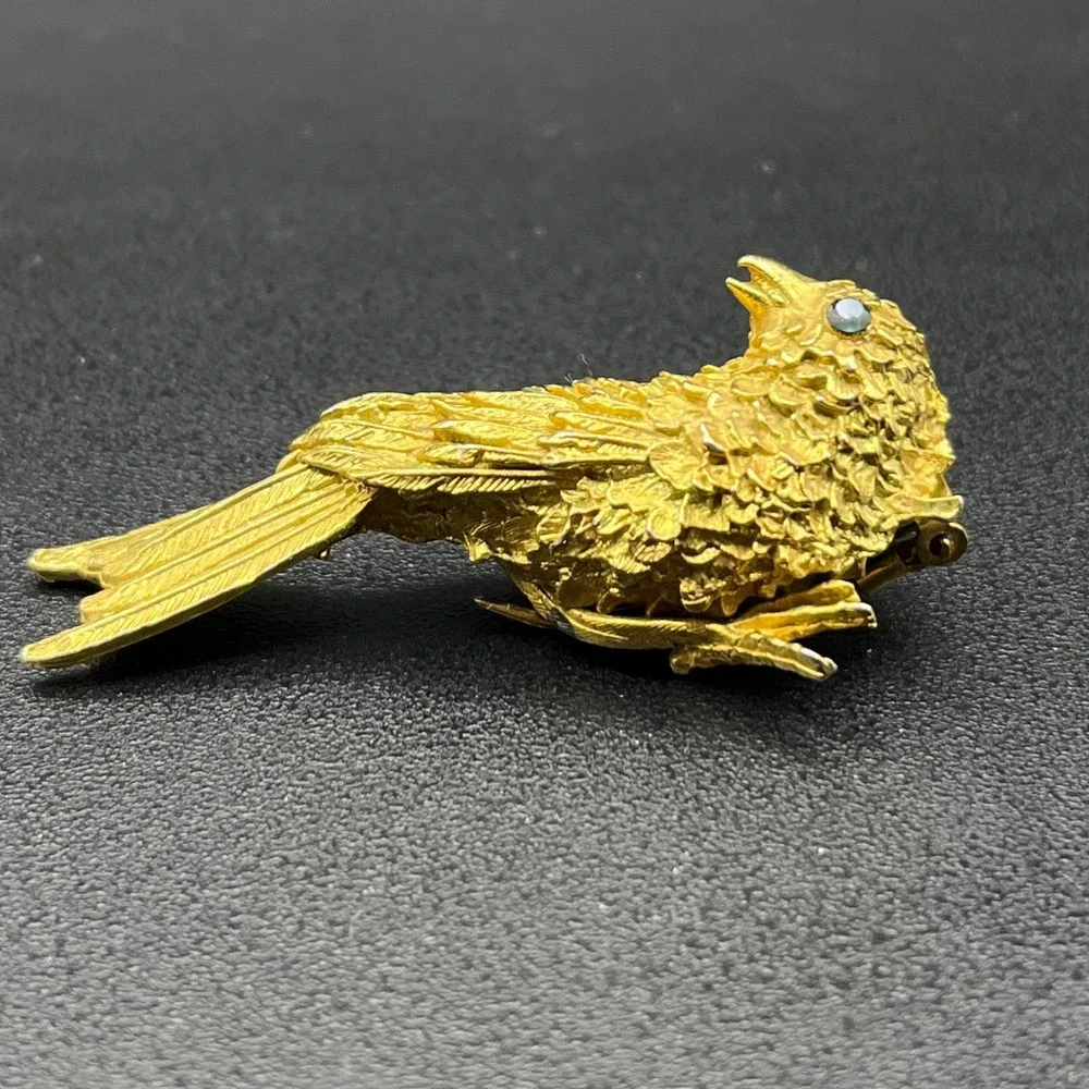 1940s Figural Bird Fur Clip Gold Tone w Blue Rhinestone Eye Vintage